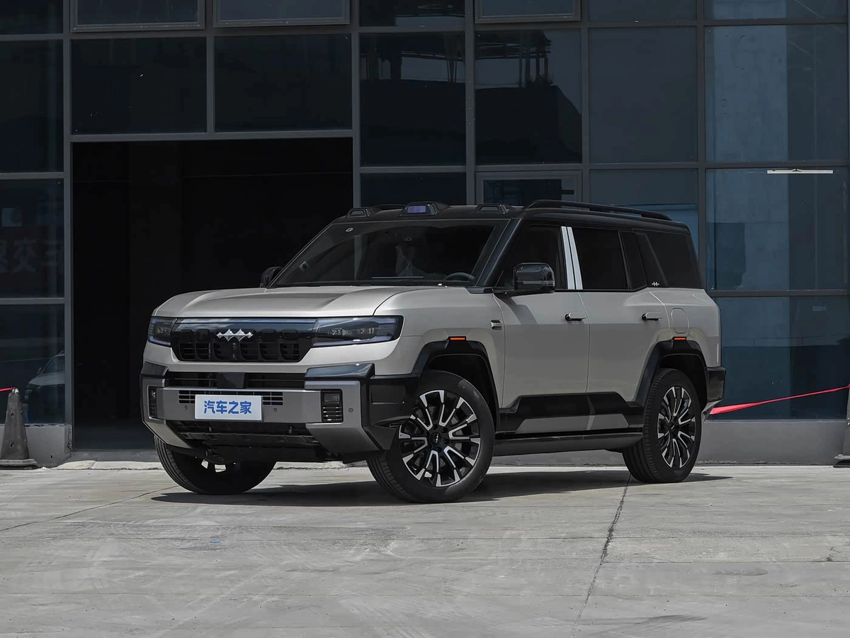 Открыть фото BYD FangChengBao Leopard 8 2.0hyb AT 4WD