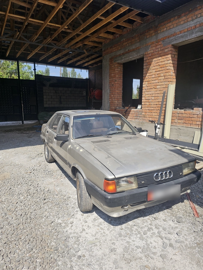Audi 80 III (B2) 1.8 MT