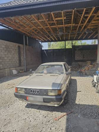 Audi 80 III (B2) 1.8 MT