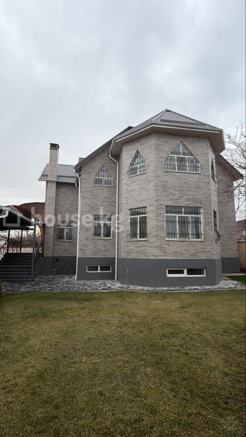 Дом, 6 и более комнат, 330 м2