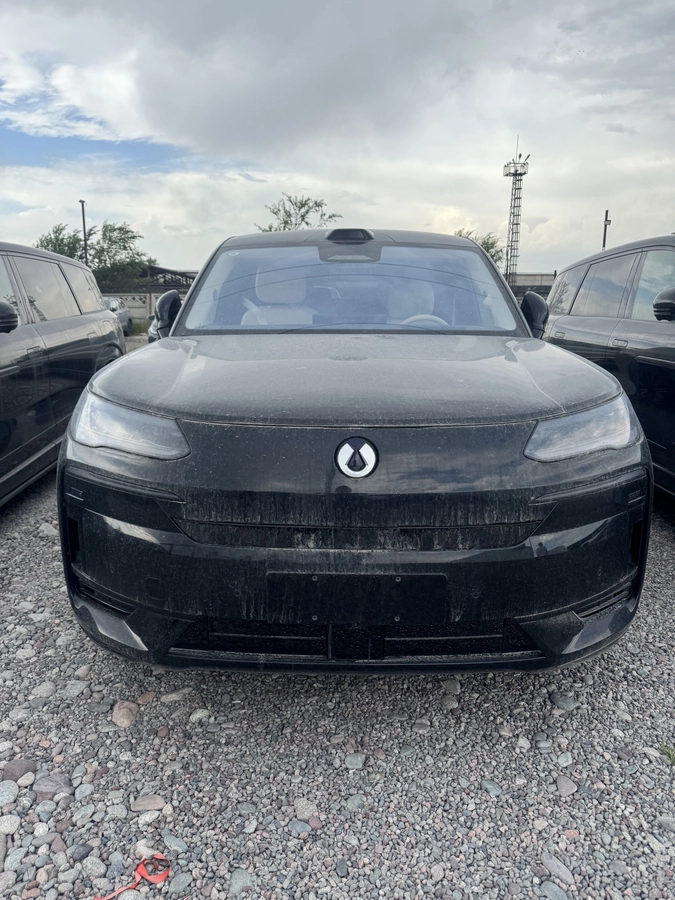 Открыть фото Denza N9 2.0hyb CVT 4WD