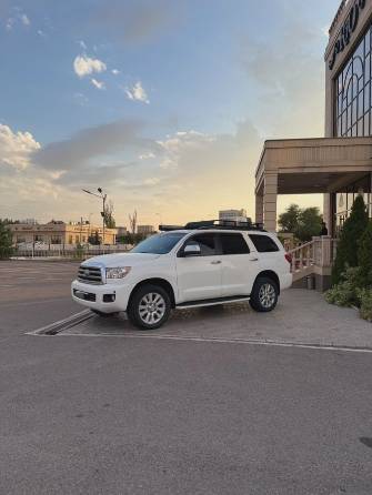 Toyota Sequoia II 5.7 AT 4WD