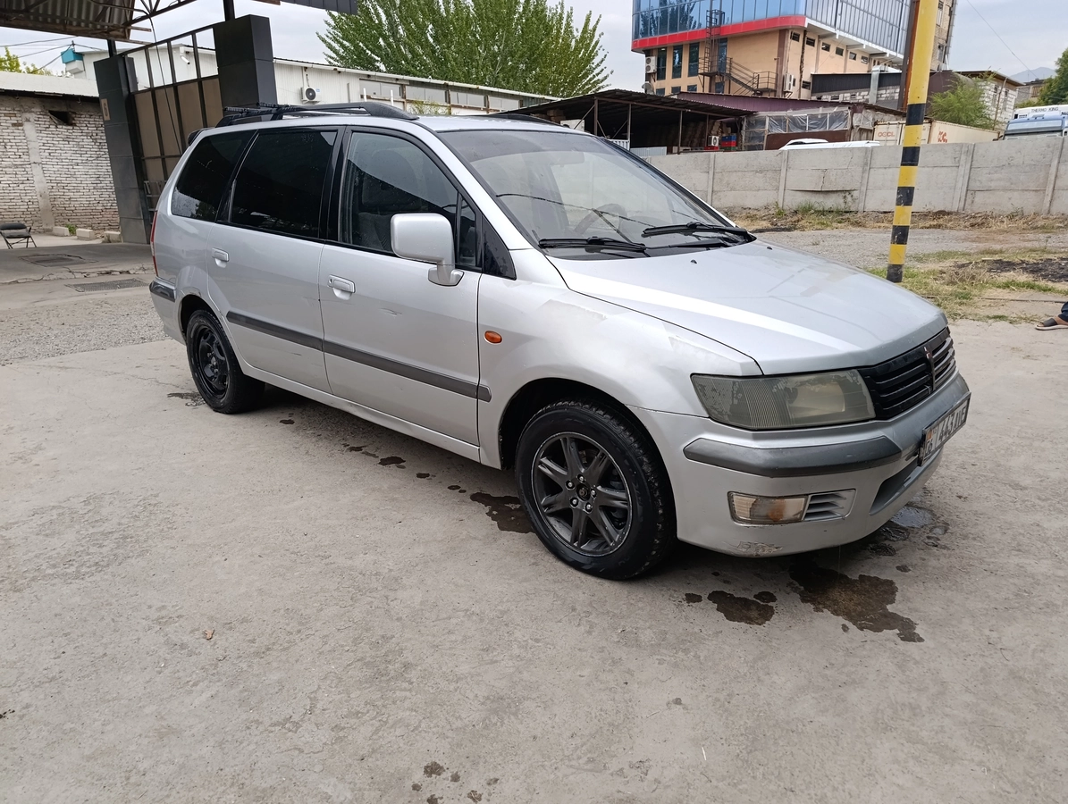 Mitsubishi Space Wagon III 2.4 MT