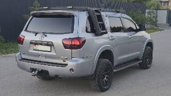 Toyota Sequoia II 5.7 AT 4WD