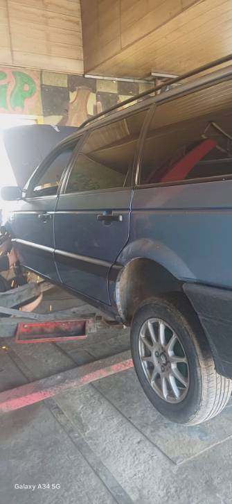Volkswagen Passat B3 1.8 MT