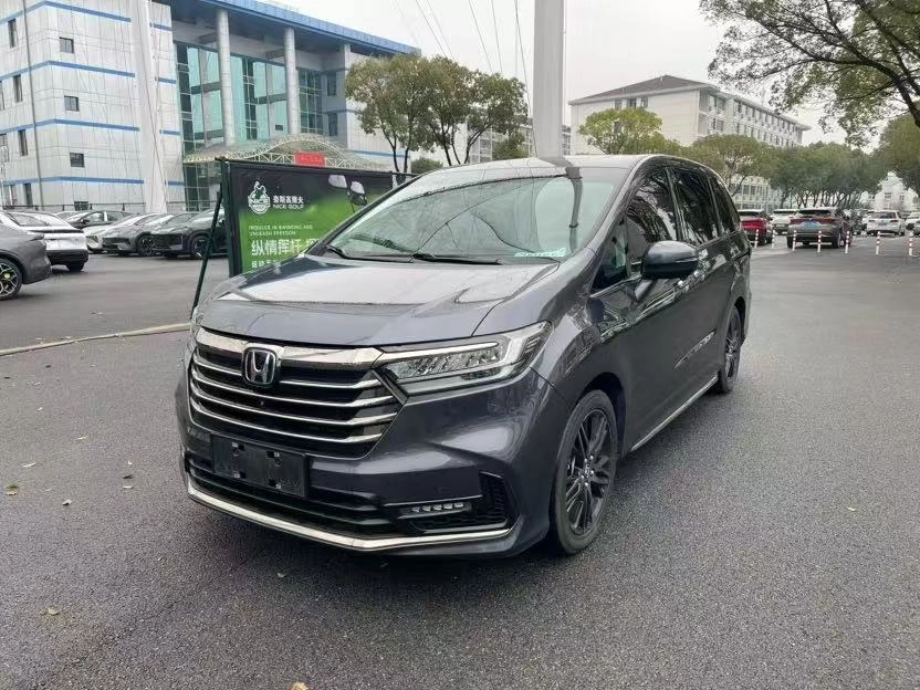 Открыть фото Honda Odyssey V Рестайлинг 2 2.0hyb CVT