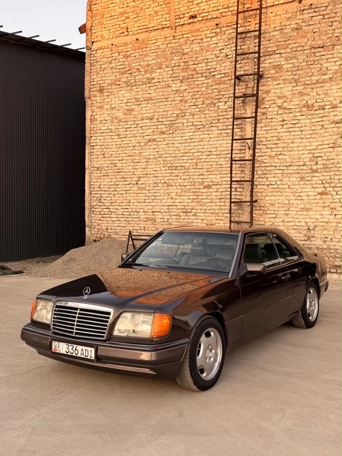 Открыть фото Mercedes-Benz W124 300 3.0 AT