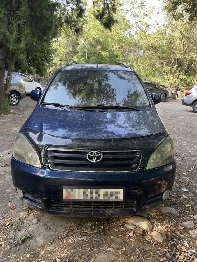 Toyota Avensis Verso 2.0 MT
