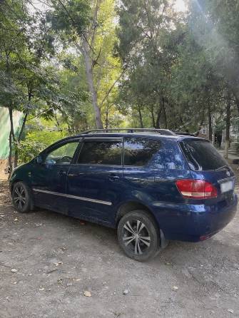 Toyota Avensis Verso 2.0 MT