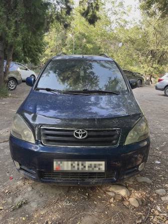 Toyota Avensis Verso 2.0 MT