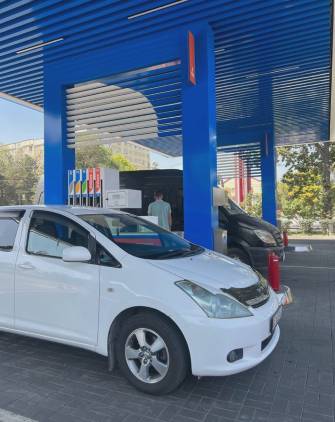 Toyota Wish I Рестайлинг 1.8 AT