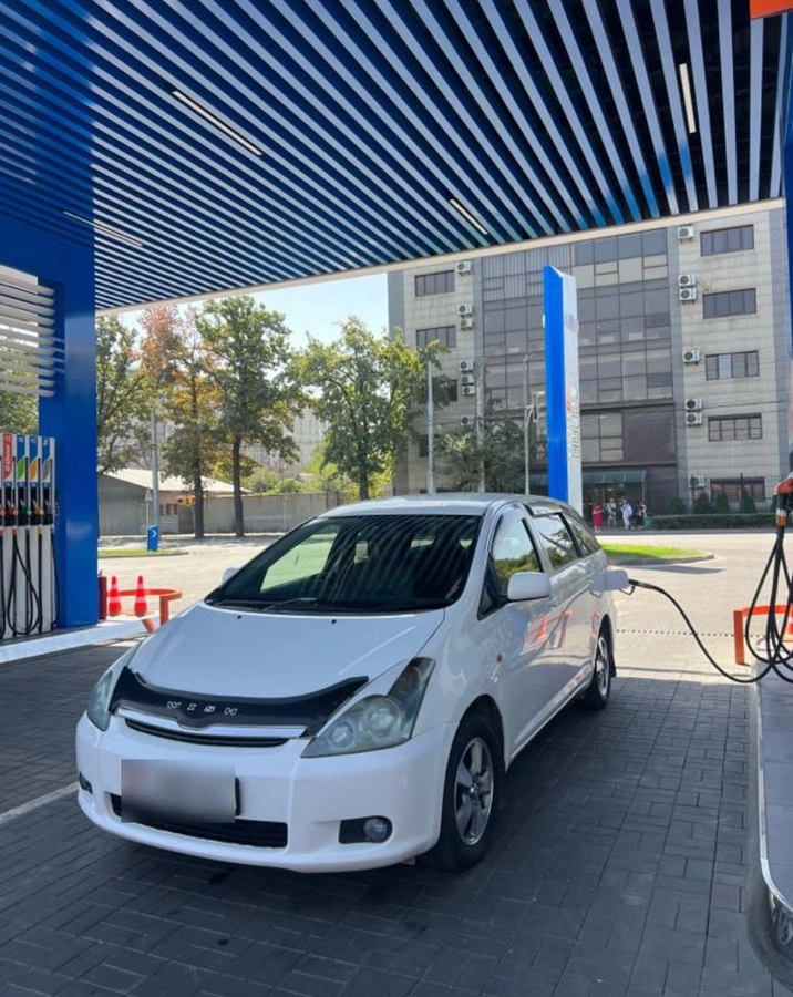 Toyota Wish I Рестайлинг 1.8 AT