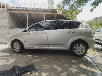 Toyota Corolla Verso I Рестайлинг 1.6 MT