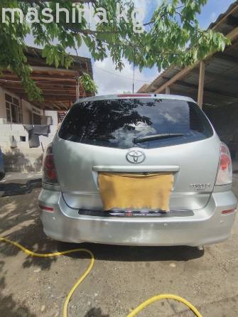 Toyota Corolla Verso I Рестайлинг 1.6 MT