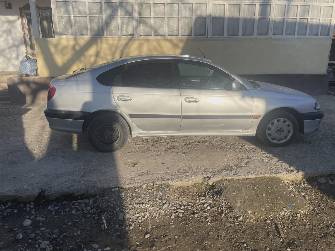 Toyota Avensis I 1.8 MT