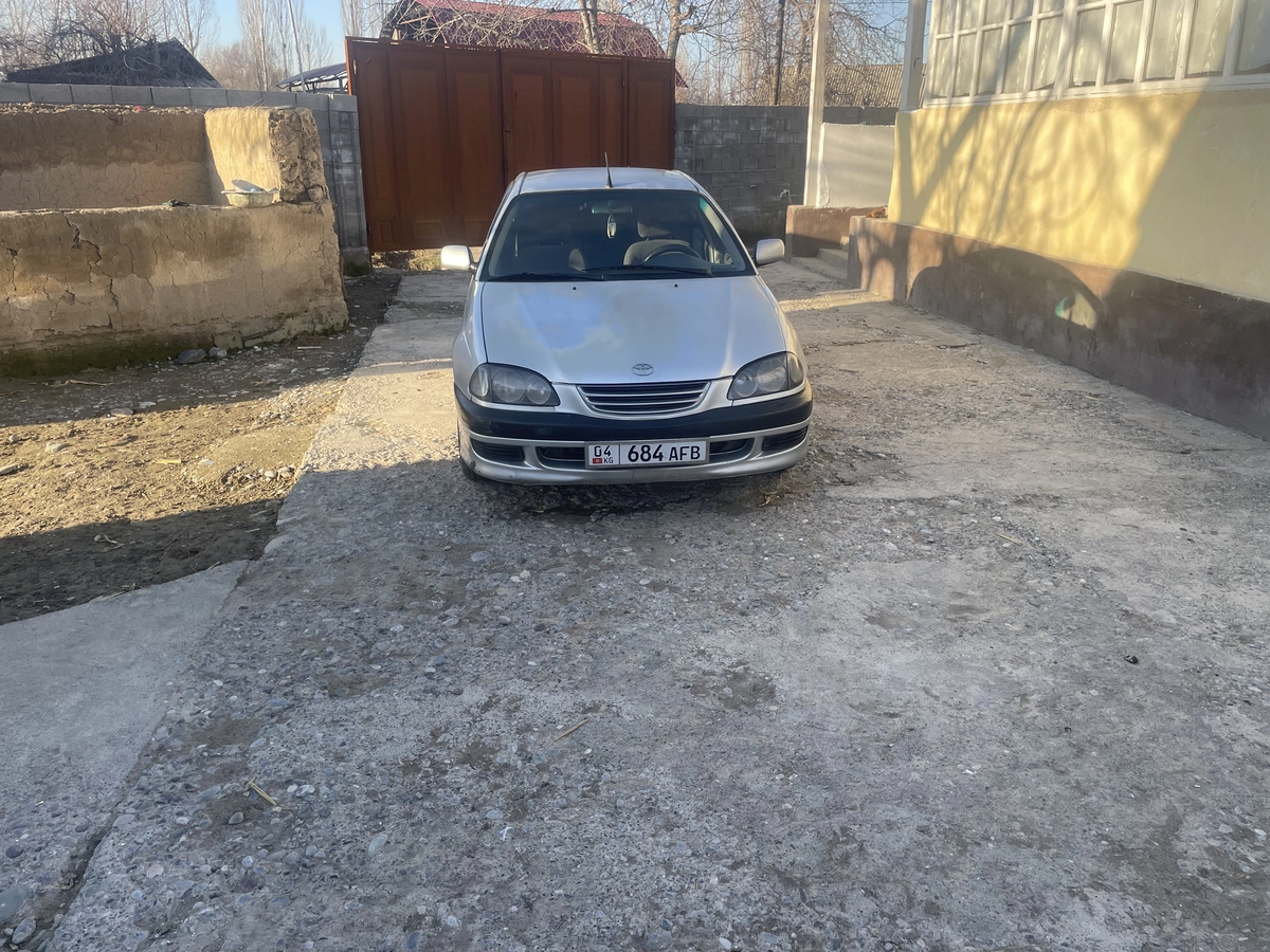 Toyota Avensis I 1.8 MT