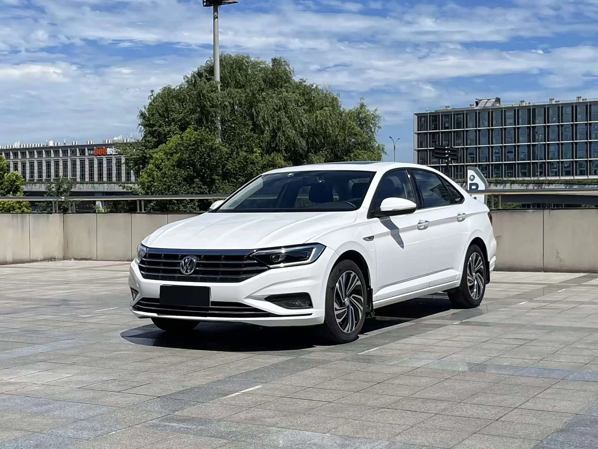 Открыть фото Volkswagen Sagitar III Рестайлинг 1.2 MT