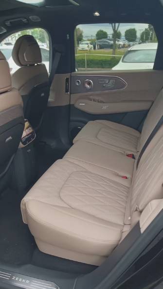 Zeekr 8X 2.0hyb AT 4WD