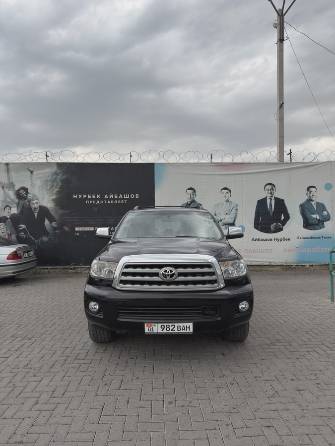 Toyota Sequoia II 5.7 AT 4WD