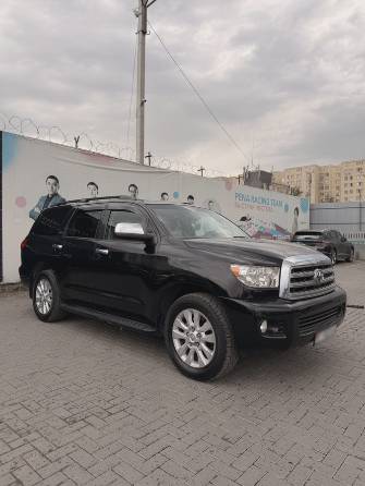 Toyota Sequoia II 5.7 AT 4WD