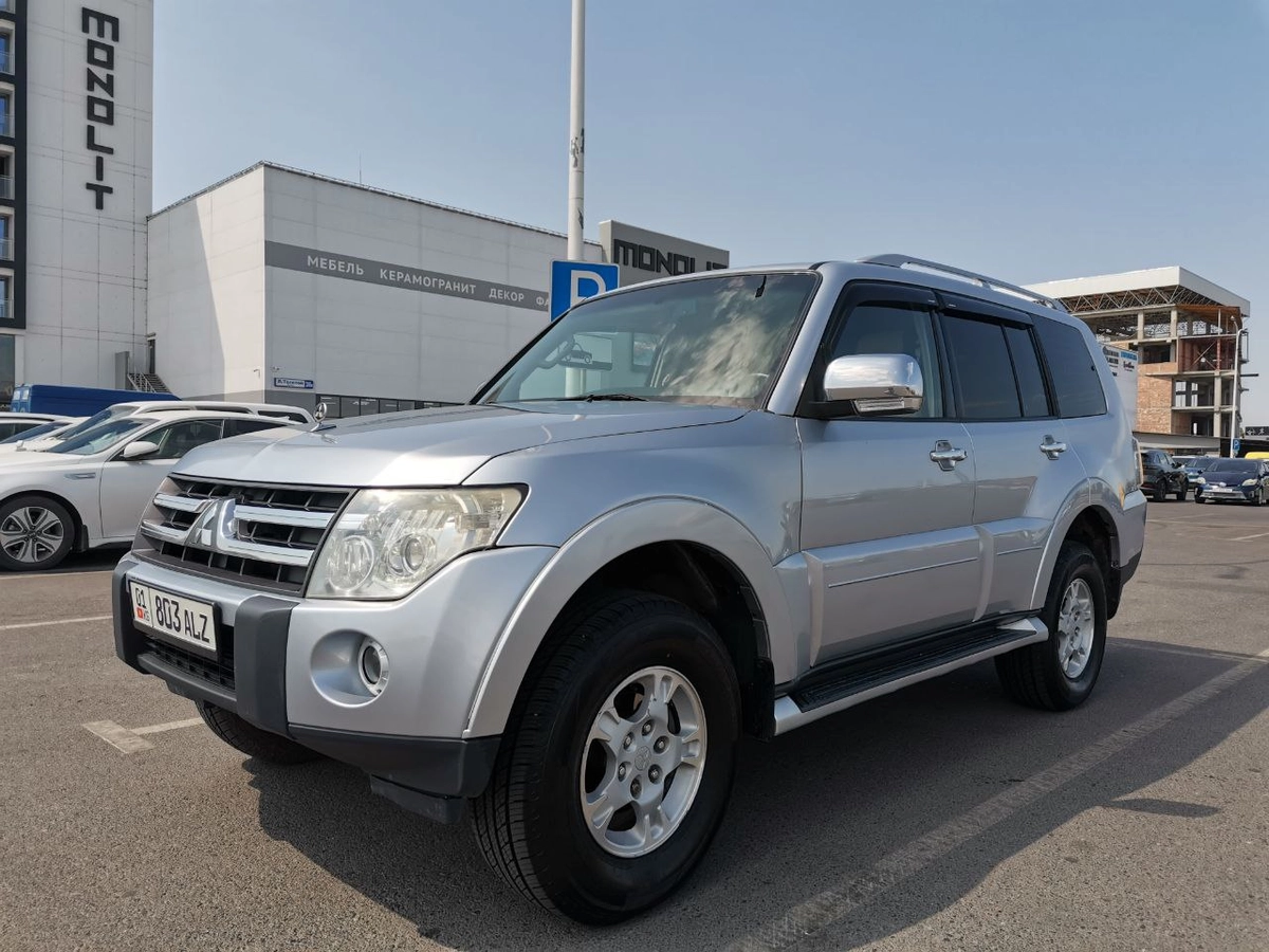 Mitsubishi Pajero IV 3.0 AT 4WD