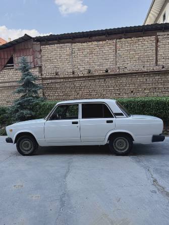 ВАЗ (Lada) 2107 21074-20 1.6 MT