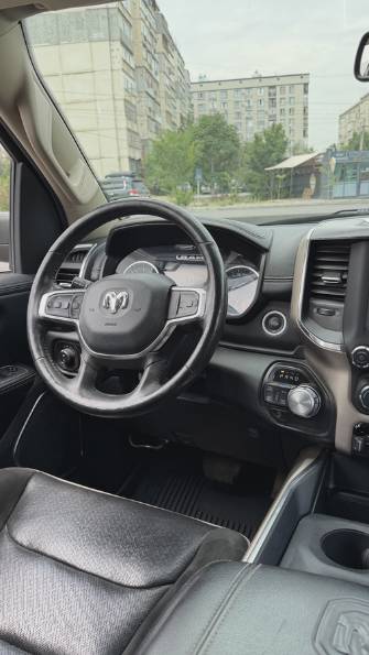 Dodge RAM RAM 1500 V Quad Cab 5.7 AT 4WD