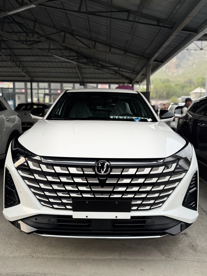 Открыть фото Changan UNI-Z 1.5 AMT