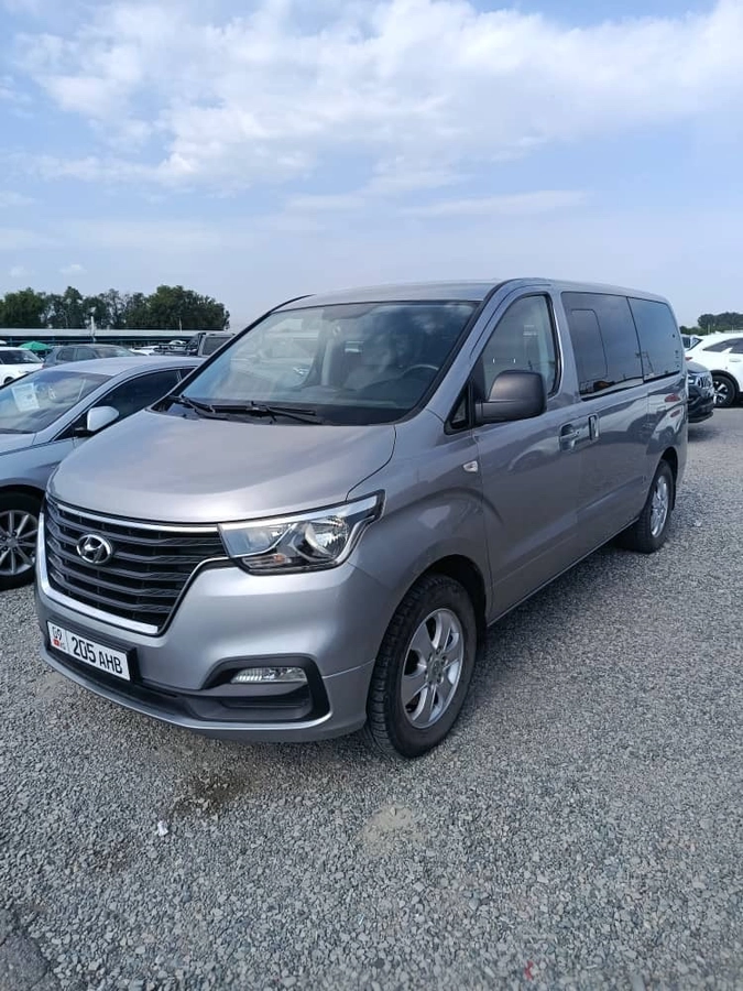 Hyundai Starex (H-1) Hyundai Starex (H-1) II Рестайлинг 2 2.5d AT 4WD