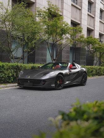 Ferrari 812 Superfast 6.5 AMT