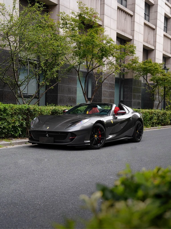 Ferrari 812 Superfast 6.5 AMT