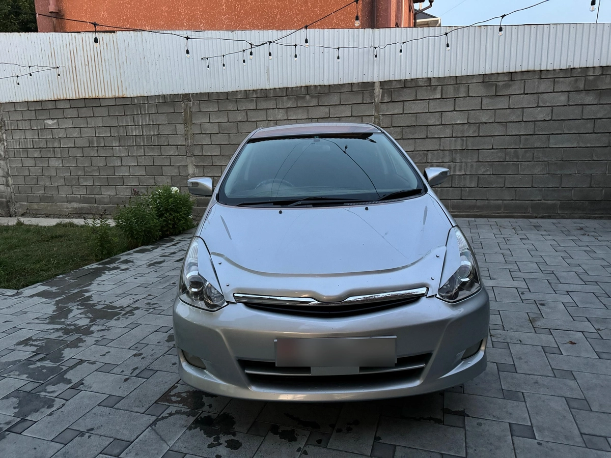 Открыть фото Toyota Wish I 1.8 CVT
