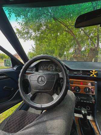 Mercedes-Benz W124 200 2.0 MT
