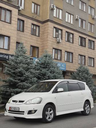 Toyota Ipsum II (M20) Рестайлинг 2.4 AT 4WD