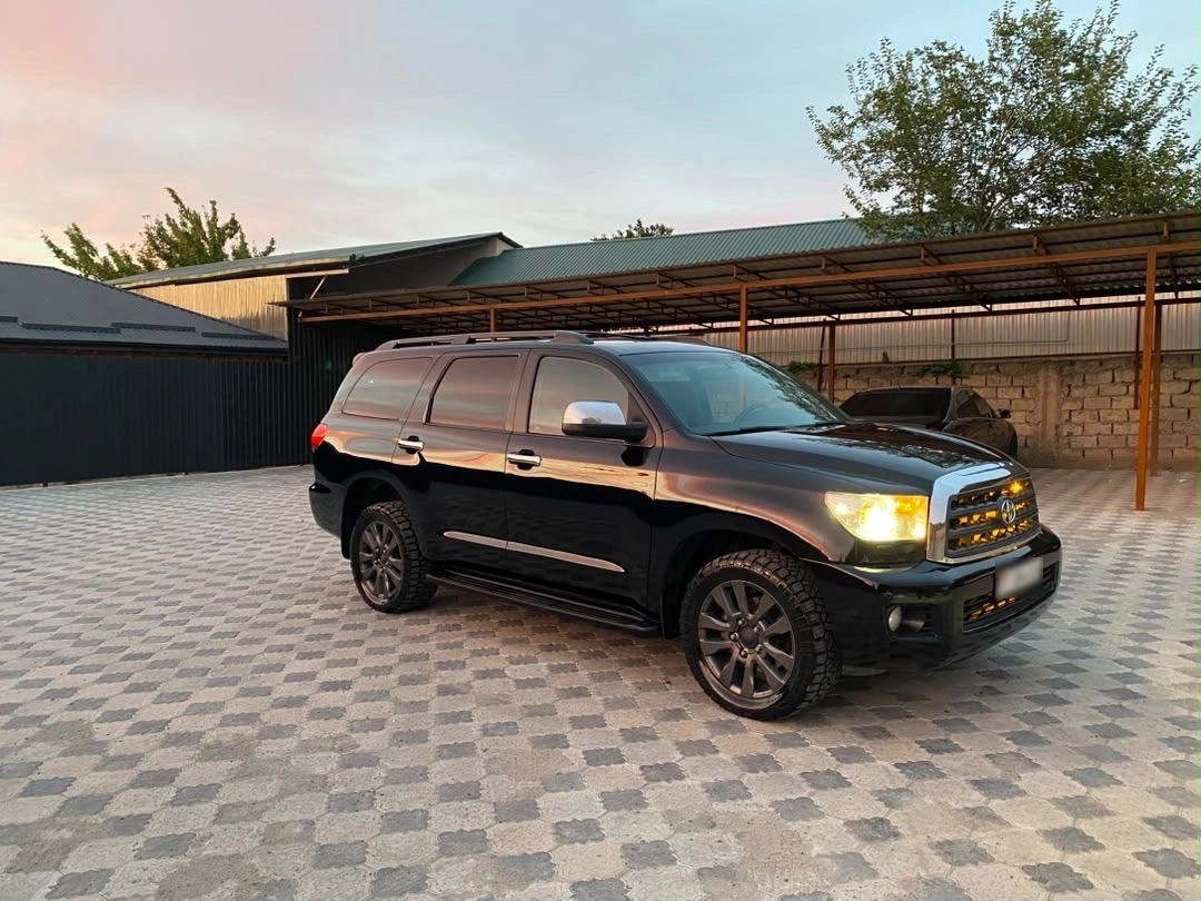 Toyota Sequoia II 5.7 AT 4WD