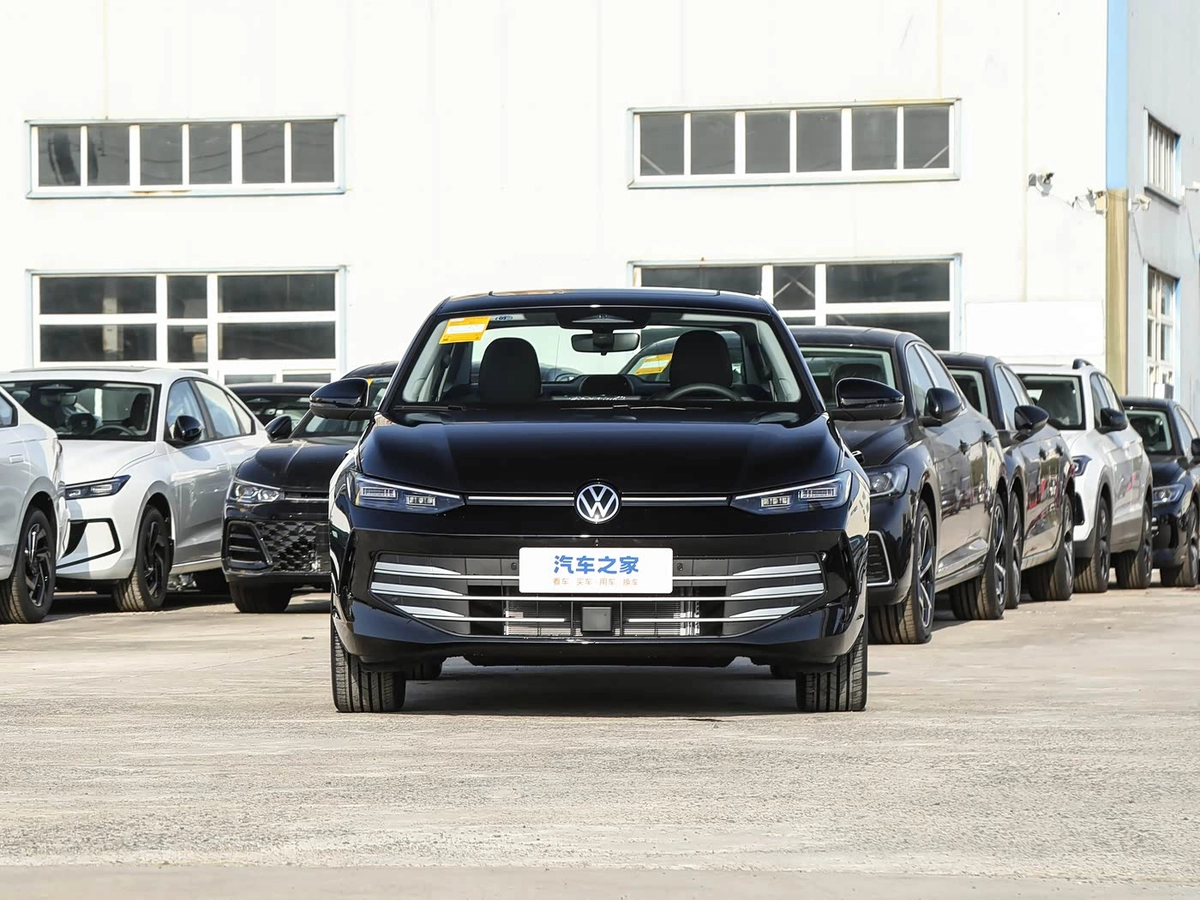 Открыть фото Volkswagen Lavida III Рестайлинг 1.5 AT