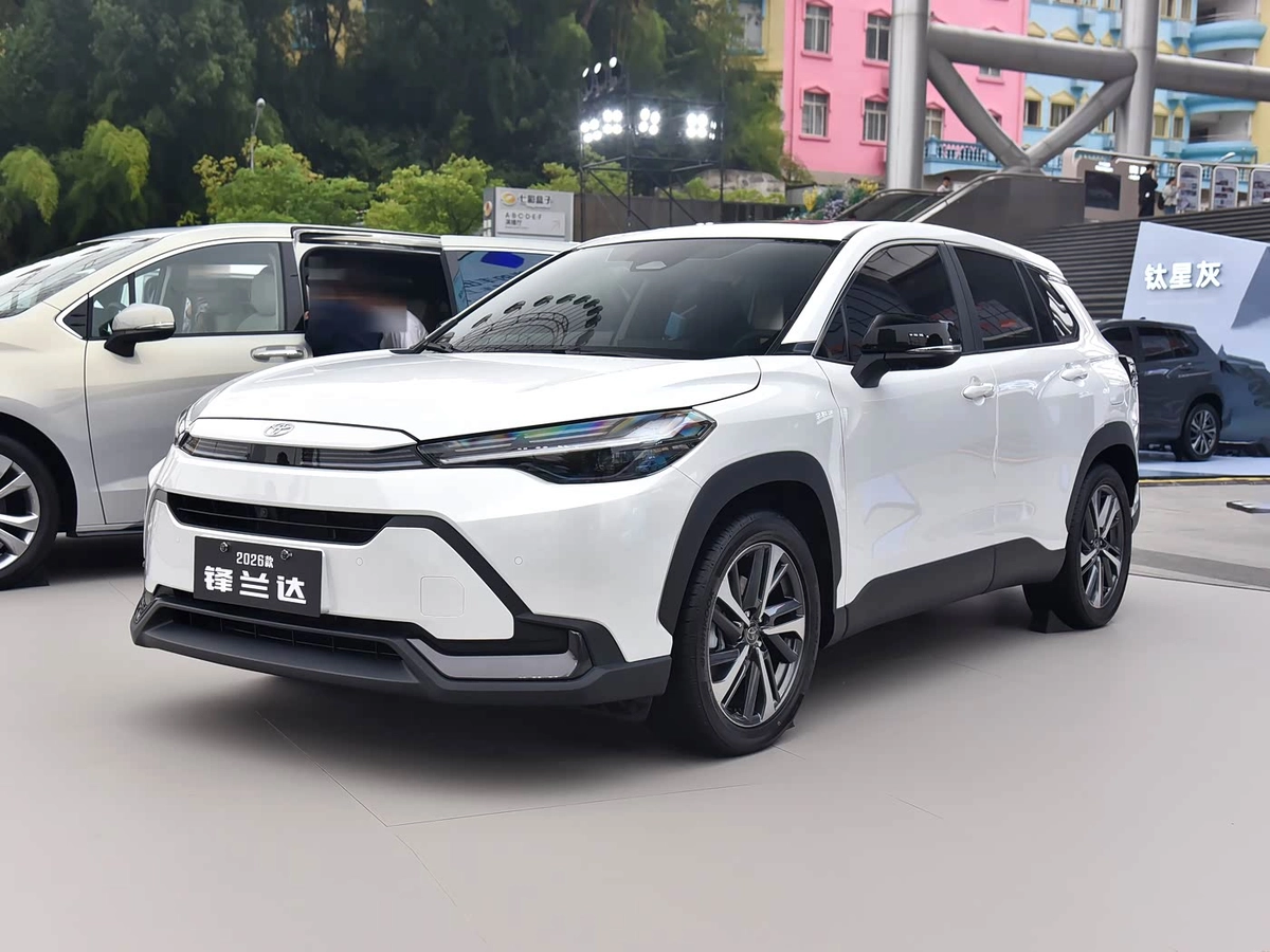 Открыть фото Toyota Frontlander 2.0hyb CVT