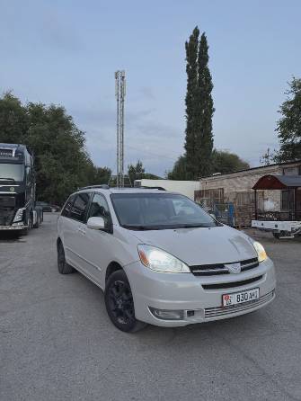 Toyota Sienna II 3.3 AT 4WD