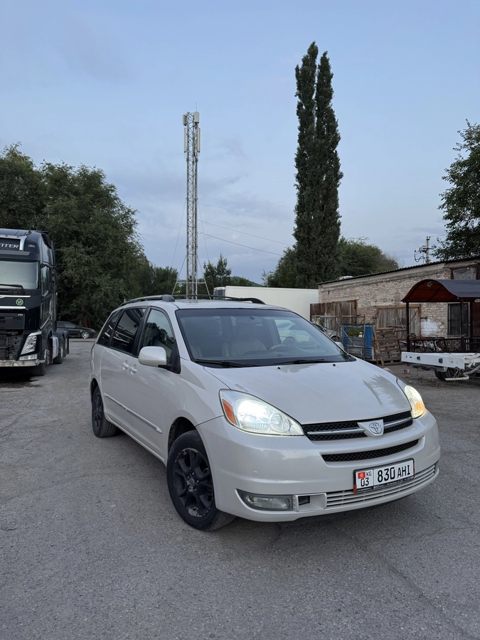 Toyota Sienna II 3.3 AT 4WD