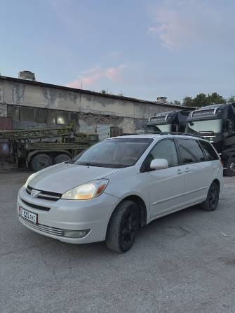 Toyota Sienna II 3.3 AT 4WD