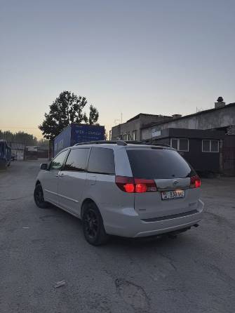 Toyota Sienna II 3.3 AT 4WD