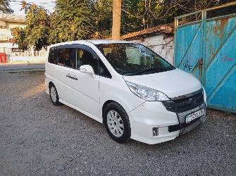 Honda Stepwgn IV 2.0 AT 4WD