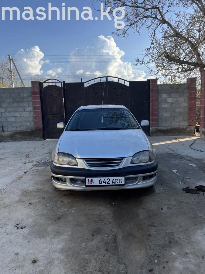 Toyota Avensis I 1.6 MT