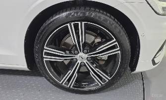 Volvo S60 II Рестайлинг 2.0 AT