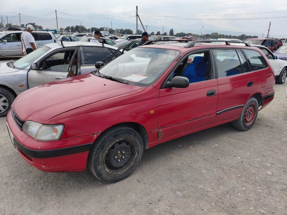 Toyota Carina VI (T190) E 1.6 MT