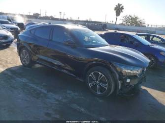 Ford Mustang Mach-E I 75 kWh Electro AT