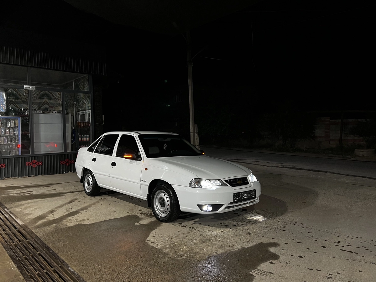 Открыть фото Daewoo Nexia I Рестайлинг 1.5 MT