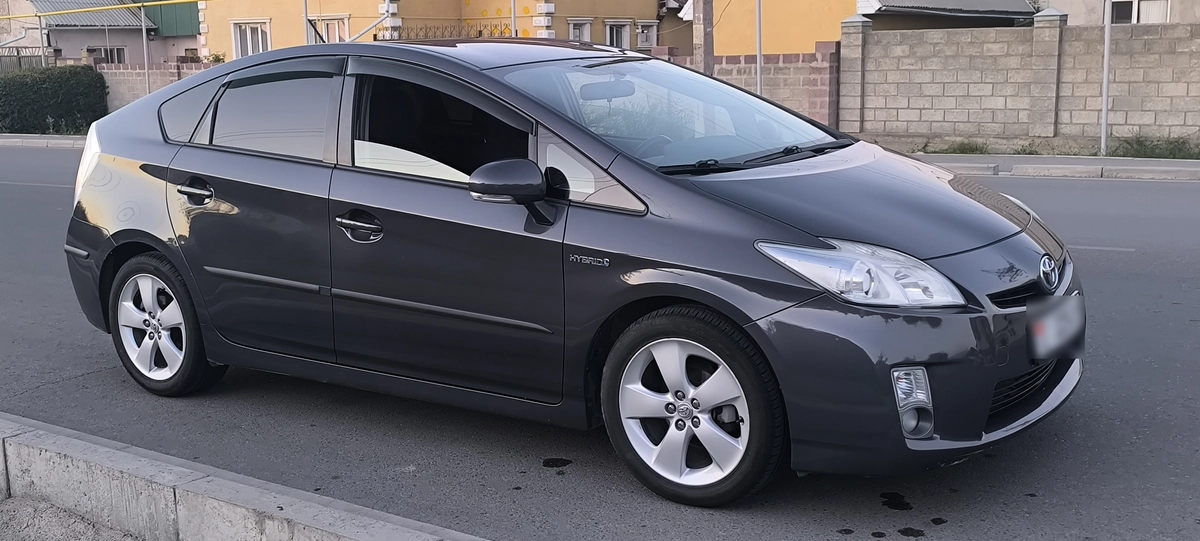 Toyota Prius III (XW30) 1.8hyb AT