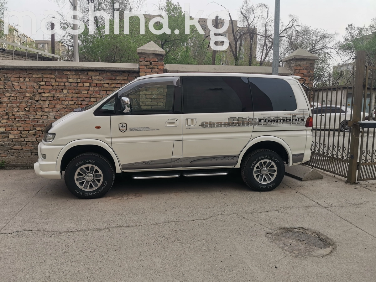 Mitsubishi Delica IV 3.0 AT 4WD
