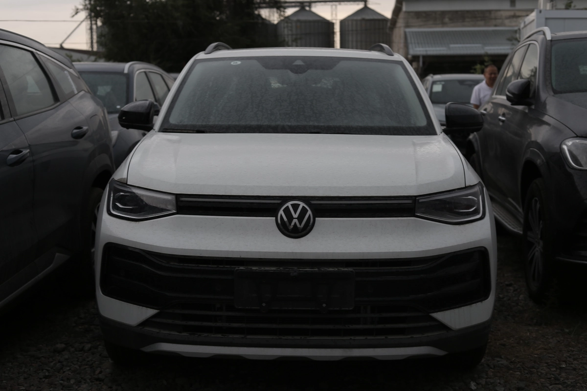 Volkswagen Tharu XR 300 TSI 1.5 AMT